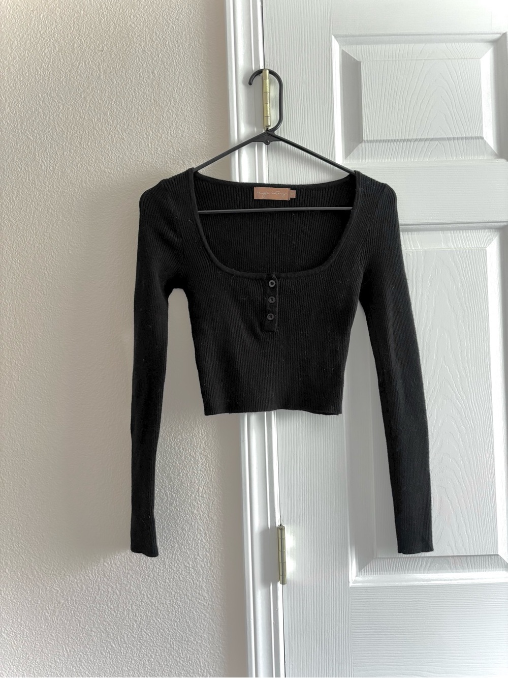 Beige Botany Black Rib-Knit Long Sleeve Cropped Top Small